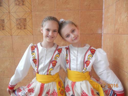 Катя і Руслана - юні артистки Чайки